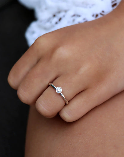 Minou Vigsel / Förlovningsring, Solitärring 0.10 ct diamant | I lager