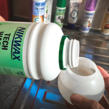Wash-in cleaner for waterproof clothing.  Great for cleaning all clothing with water repellent finishes including Gore-Tex®, Ultrex®, Entrant® and eVent®.