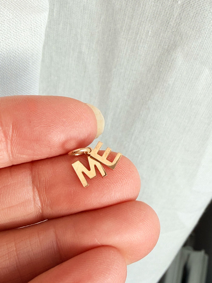 Sample Sale Bokstavsberlocker M & E | 18k. guld