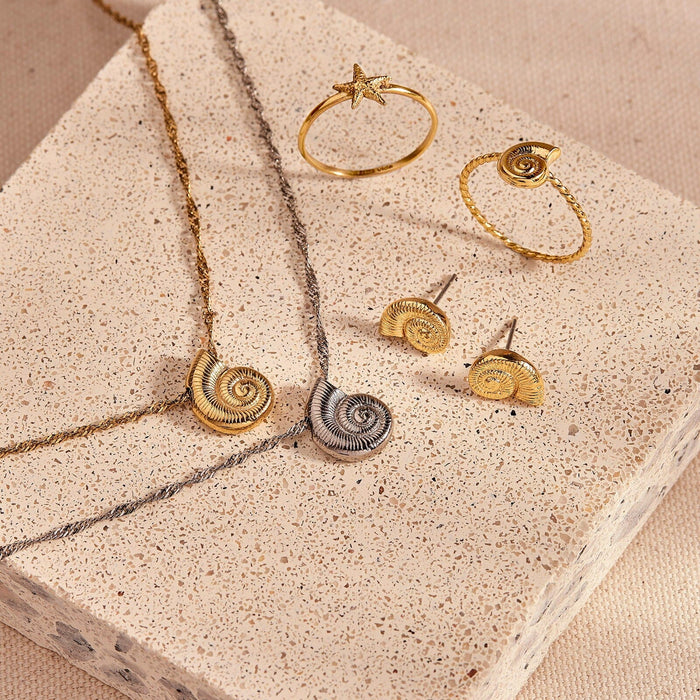 Seashell Pendant Necklace