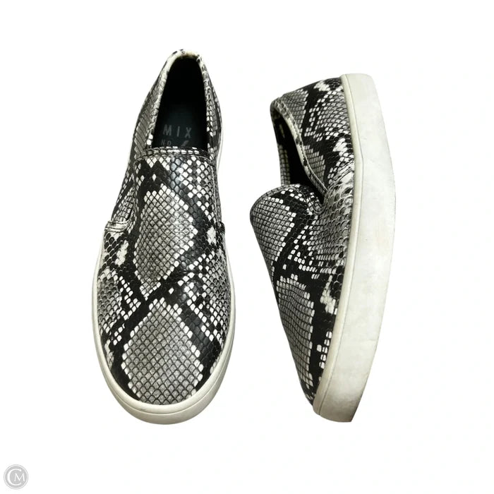 Shoes Flats By Mix No 6 In Snakeskin Print, Size: 6