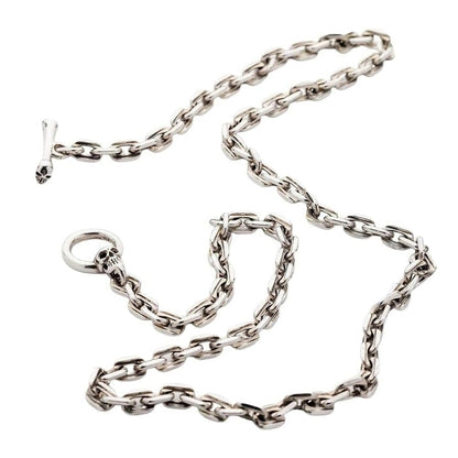 An angled view of the men's gothic curb chain, highlighting the polished, beveled links.