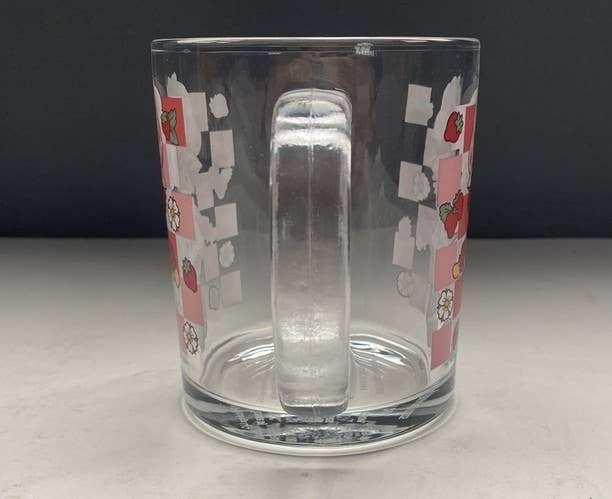 Strawberry Shortcake - Checkered Standing Pose 17.5z Glass Mug