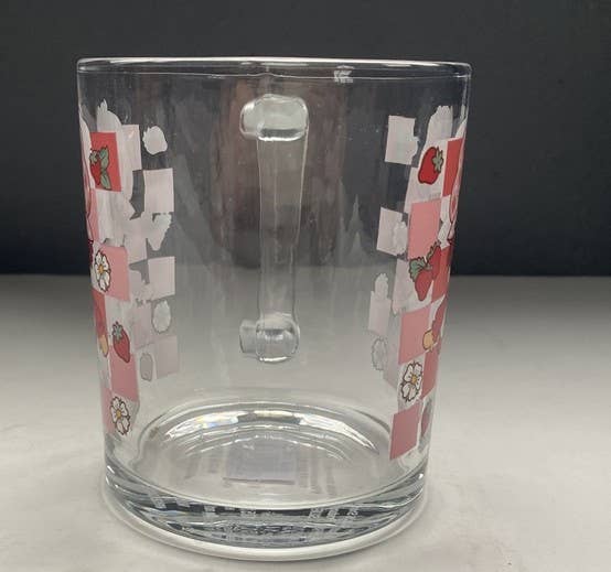 Strawberry Shortcake - Checkered Standing Pose 17.5z Glass Mug
