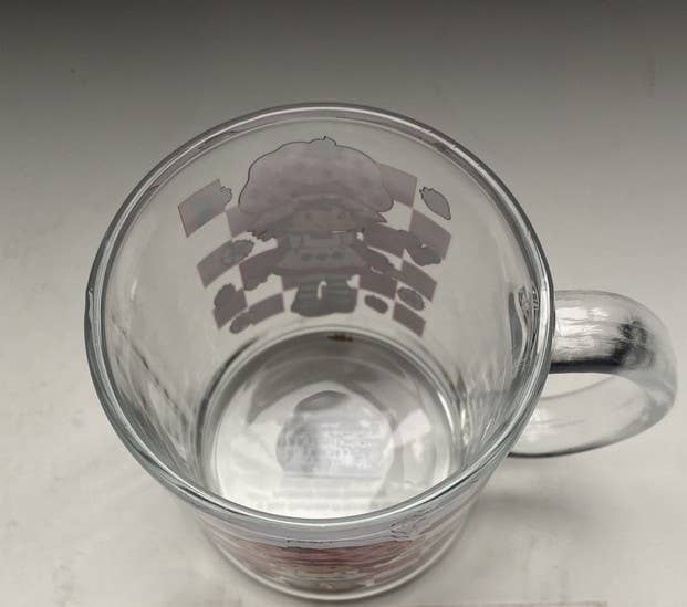 Strawberry Shortcake - Checkered Standing Pose 17.5z Glass Mug