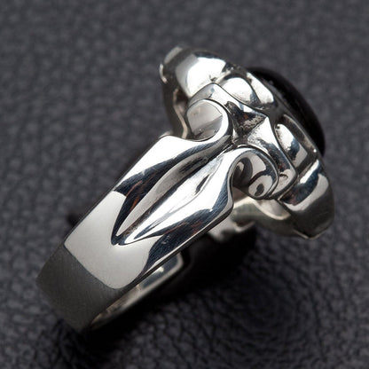 Side profile close-up of the polished shoulder, with the pointed leaf-shaped tribal grooves carved into the .925 silver band