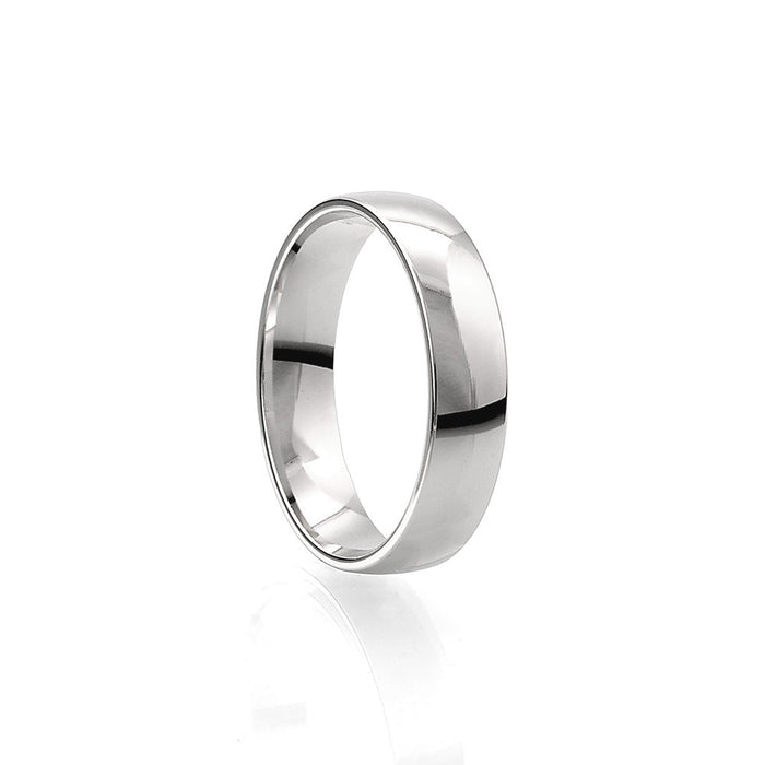 Förlovningsring i silver till herr. 5 mm bred med lätt kupad form.